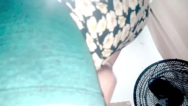 PetiteIvoryQueen19 online show from 12/05/25, 03:15