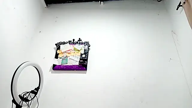 PetiteIvoryQueen19 online show from 12/20/25, 04:19