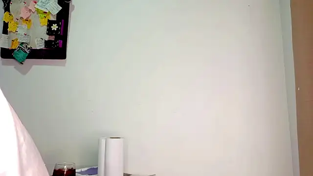 Snapshot of PetiteIvoryQueen19 chatting on 06/18/26, 06:02 PetiteIvoryQueen19 online show from 06/18/26, 06:02