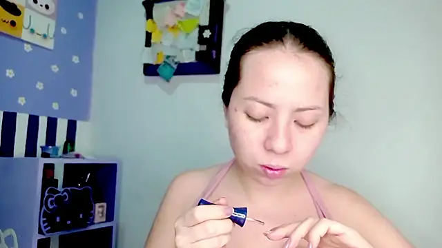 Snapshot of PetiteIvoryQueen19 chatting on 06/20/26, 03:42 PetiteIvoryQueen19 online show from 06/20/26, 03:42