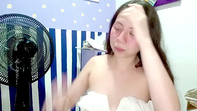 Snapshot of PetiteIvoryQueen19 chatting on 07/01/26, 04:14 PetiteIvoryQueen19 online show from 07/01/26, 04:14