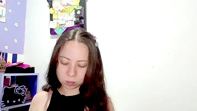 Snapshot of PetiteIvoryQueen19 chatting on 07/13/26, 06:16 PetiteIvoryQueen19 online show from 07/13/26, 06:16