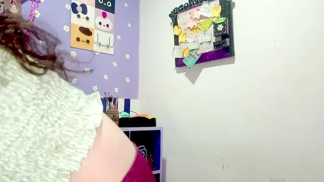 Snapshot of PetiteIvoryQueen19 chatting on 07/14/26, 05:23 PetiteIvoryQueen19 online show from 07/14/26, 05:23