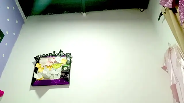 Snapshot of PetiteIvoryQueen19 chatting on 07/19/26, 05:11 PetiteIvoryQueen19 online show from 07/19/26, 05:11