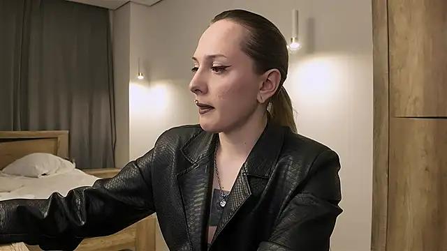 Snapshot of vinylstore chatting on 03/13/26, 03:07 vinylstore online show from 03/13/26, 03:07