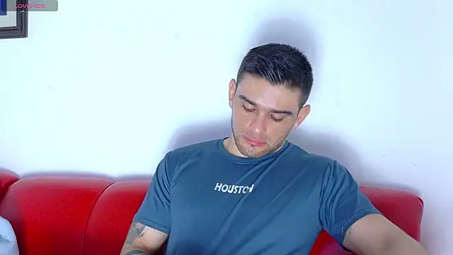 Snapshot of Sexy_Alejandro_ chatting on 03/20/26, 11:48 Sexy Alejandro online show from 03/20/26, 11:48