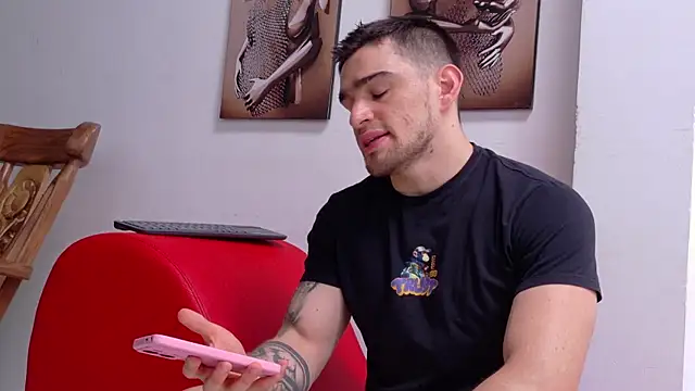 Snapshot of Sexy_Alejandro_ chatting on 04/01/26, 07:33 Sexy Alejandro online show from 04/01/26, 07:33