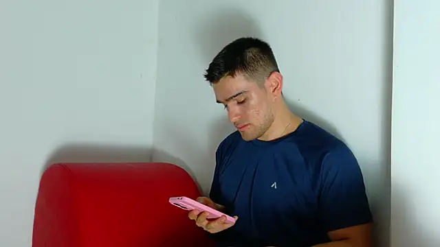 Snapshot of Sexy_Alejandro_ chatting on 05/14/26, 06:15 Sexy Alejandro online show from 05/14/26, 06:15