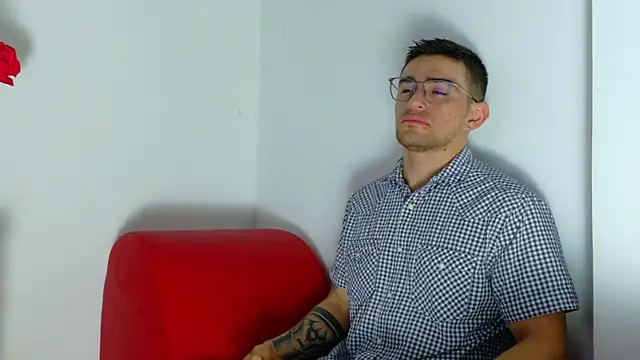 Snapshot of Sexy_Alejandro_ chatting on 05/15/26, 11:50 Sexy Alejandro online show from 05/15/26, 11:50