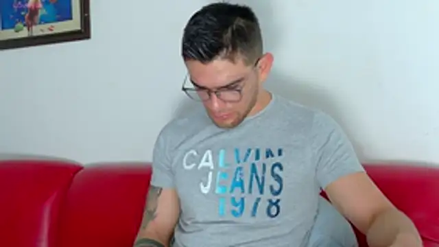 Snapshot of Sexy_Alejandro_ chatting on 05/27/26, 11:40 Sexy Alejandro online show from 05/27/26, 11:40