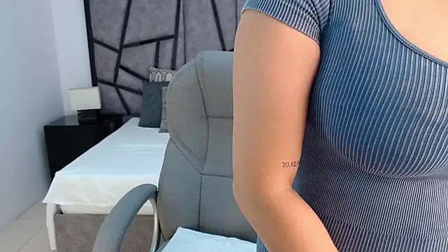 Snapshot of adhara_cortez chatting on 03/31/26, 08:20 adhara cortez online show from 03/31/26, 08:20