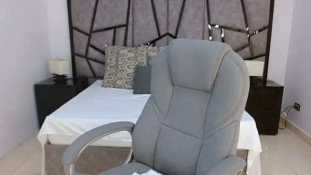 Snapshot of adhara_cortez chatting on 04/20/26, 08:32 adhara cortez online show from 04/20/26, 08:32