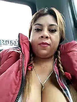 Laura-Hernandez online show from 12/18/24, 02:38