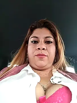 Laura-Hernandez online show from 01/30/25, 05:17