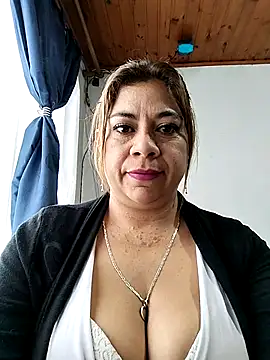 Laura-Hernandez online show from 10/17/25, 03:03