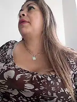 Snapshot of Laura-Hernandez chatting on 07/17/26, 09:19 Laura-Hernandez online show from 07/17/26, 09:19