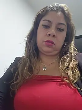 Snapshot of Laura-Hernandez chatting on 07/20/26, 02:04 Laura-Hernandez online show from 07/20/26, 02:04
