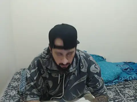 Snapshot of leonamable12 chatting on 02/25/26, 05:06 leonamable12 online show from 02/25/26, 05:06