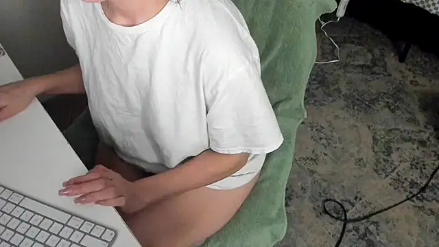 Snapshot of bigb00tyjudyyX chatting on 04/04/26, 07:33 bigb00tyjudyyX online show from 04/04/26, 07:33