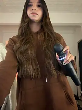 Snapshot of aly_golden_ chatting on 04/21/26, 06:20 aly golden online show from 04/21/26, 06:20