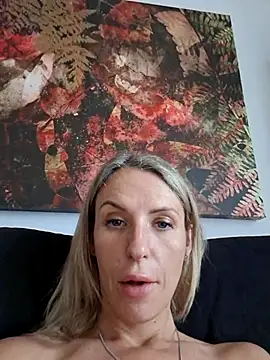 YourJuliena online show from 02/25/25, 12:45