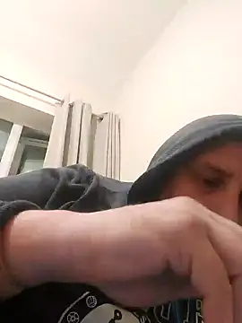 Snapshot of HE-M123 chatting on 12/01/24, 10:32 HE-M123 online show from 12/01/24, 10:32