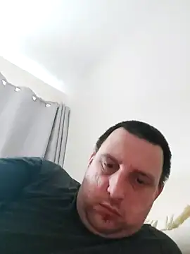 Snapshot of HE-M123 chatting on 12/10/24, 10:28 HE-M123 online show from 12/10/24, 10:28