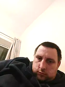 Snapshot of HE-M123 chatting on 12/18/24, 10:35 HE-M123 online show from 12/18/24, 10:35