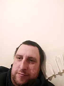 Snapshot of HE-M123 chatting on 12/21/24, 05:40 HE-M123 online show from 12/21/24, 05:40