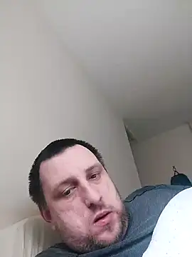 Snapshot of HE-M123 chatting on 12/23/24, 11:04 HE-M123 online show from 12/23/24, 11:04