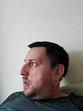 Snapshot of HE-M123 chatting on 01/01/25, 01:05 HE-M123 online show from 01/01/25, 01:05