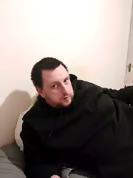 Snapshot of HE-M123 chatting on 01/01/25, 10:24 HE-M123 online show from 01/01/25, 10:24