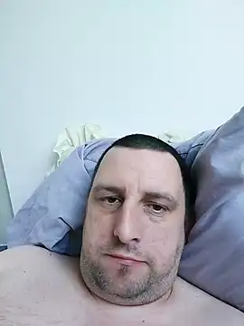 Snapshot of HE-M123 chatting on 09/30/25, 07:57 HE-M123 online show from 09/30/25, 07:57