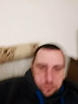 Snapshot of HE-M123 chatting on 10/07/25, 07:44 HE-M123 online show from 10/07/25, 07:44