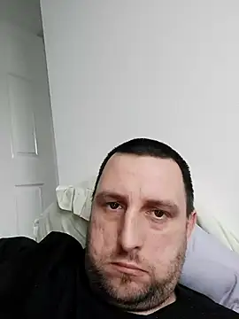 Snapshot of HE-M123 chatting on 10/08/25, 04:37 HE-M123 online show from 10/08/25, 04:37