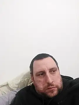 Snapshot of HE-M123 chatting on 10/18/25, 07:47 HE-M123 online show from 10/18/25, 07:47