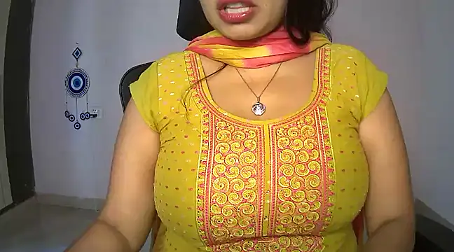 Swetaa  online show from 02/13/25, 04:32