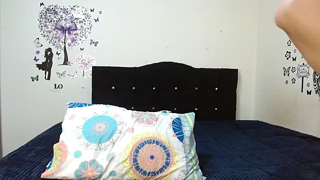 Snapshot of jeff_and_jade chatting on 11/09/25, 03:27 jeff and jade online show from 11/09/25, 03:27