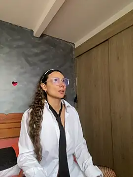 Snapshot of MafeeRoss chatting on 03/04/26, 07:09 MafeeRoss online show from 03/04/26, 07:09