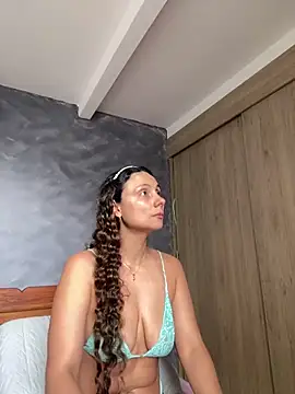 Snapshot of MafeeRoss chatting on 03/31/26, 06:41 MafeeRoss online show from 03/31/26, 06:41