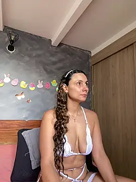 Snapshot of MafeeRoss chatting on 04/07/26, 08:09 MafeeRoss online show from 04/07/26, 08:09