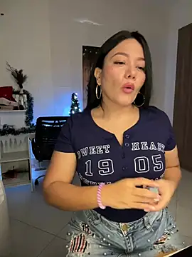 Snapshot of Abril10_ chatting on 12/16/24, 12:06 Abril10 online show from 12/16/24, 12:06