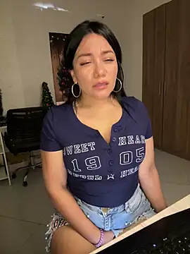 Snapshot of Abril10_ chatting on 12/16/24, 03:11 Abril10 online show from 12/16/24, 03:11