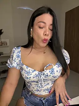 Snapshot of Abril10_ chatting on 01/20/25, 12:28 Abril10 online show from 01/20/25, 12:28