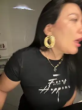 Snapshot of Abril10_ chatting on 01/21/25, 04:16 Abril10 online show from 01/21/25, 04:16