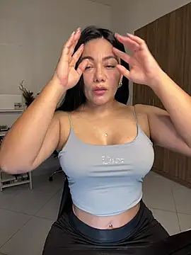 Snapshot of Abril10_ chatting on 03/08/25, 11:07 Abril10 online show from 03/08/25, 11:07