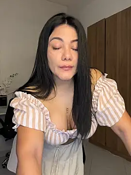 Snapshot of Abril10_ chatting on 03/10/25, 02:37 Abril10 online show from 03/10/25, 02:37