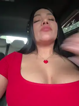 Snapshot of Abril10_ chatting on 11/10/25, 01:21 Abril10 online show from 11/10/25, 01:21