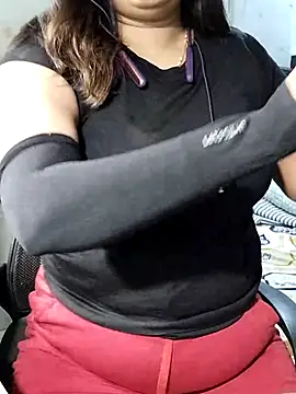 Snapshot of QueenHaryana chatting on 11/01/25, 06:21 QueenHaryana online show from 11/01/25, 06:21