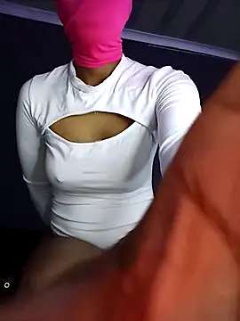 Snapshot of lisa_larry88 chatting on 10/30/25, 02:35 lisa larry88 online show from 10/30/25, 02:35